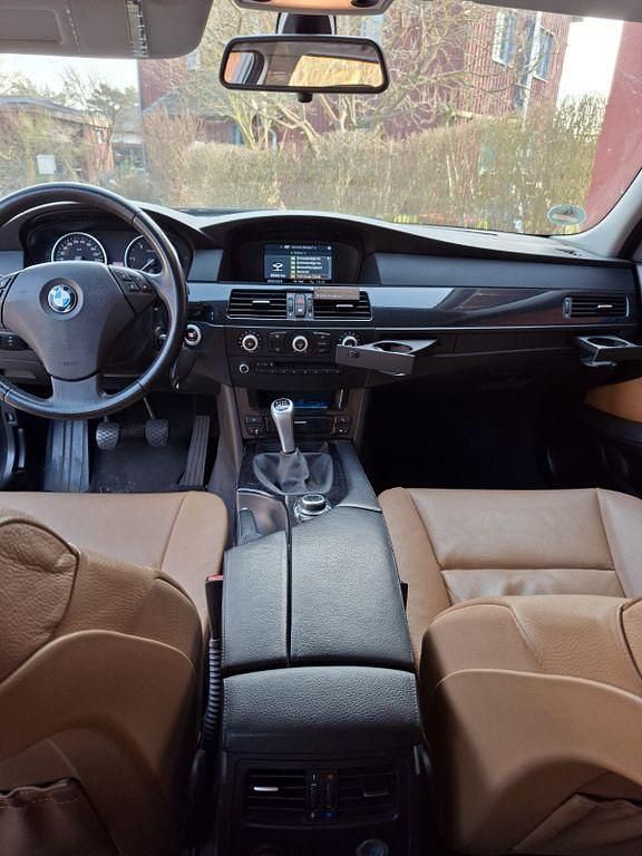Gebraucht BMW 520 177 PS (130 kW) 2010 Schwarz Kombi