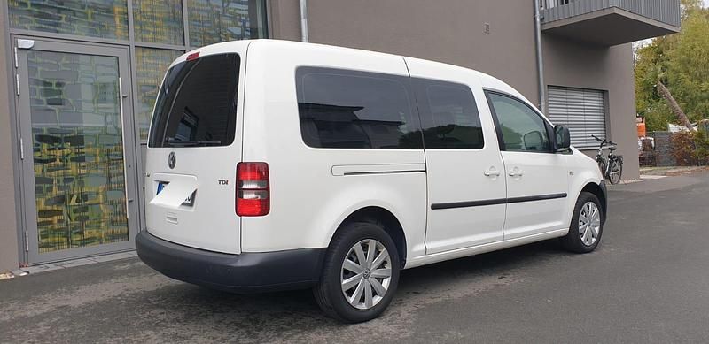 Weiß Gebraucht 2013 VW Caddy Maxi Van / Kleinbus | 8.888 € (Fairer Preis) - Bild 1/4