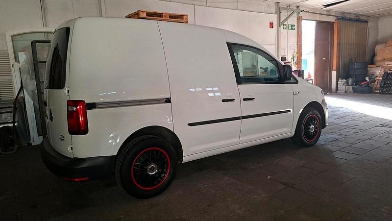 Gebraucht VW Caddy 102 PS (75 kW) 2016 Weiß Van / Kleinbus