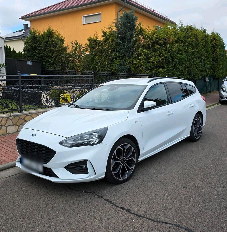 Weiß Gebraucht 2019 Ford Focus ST-Line Kombi | 16.100 € (Fairer Preis) - Bild 1/4