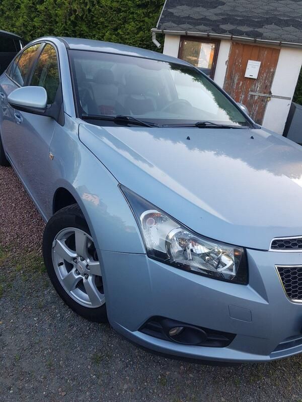 Blau Gebraucht 2010 Chevrolet Cruze LS Limousine | 4.500 € (Guter Preis) - Bild 1/4
