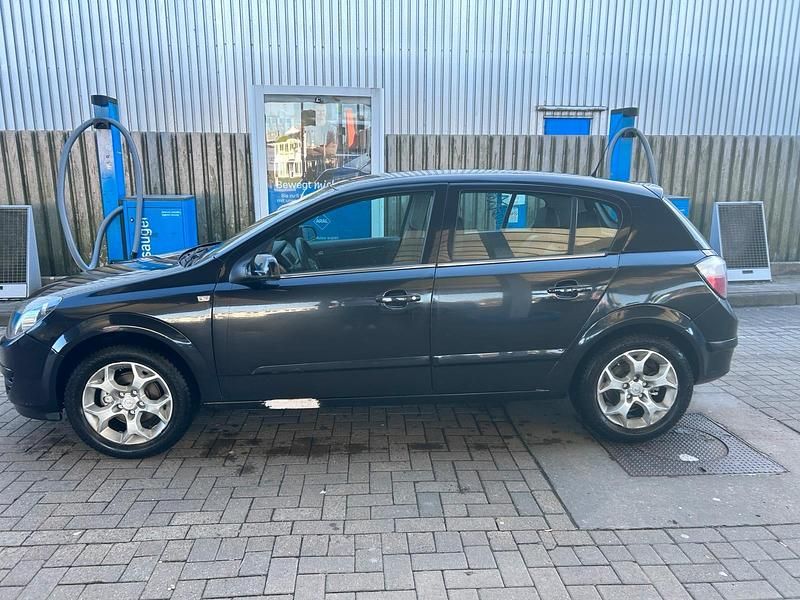 Gebraucht Opel Astra 101 PS (74 kW) 2005 Schwarz Limousine