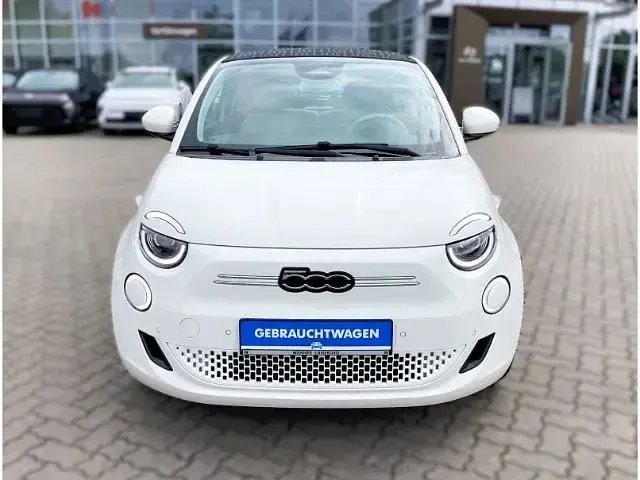 Gebraucht Fiat 500e La Prima 86 kW (118 PS) 2024 Colore esterno (arktis weiß) Cabrio