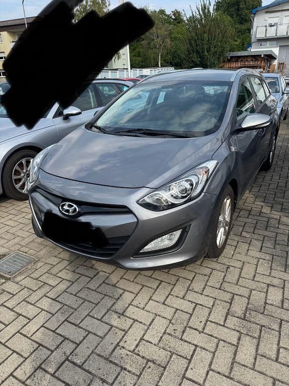 Grau Gebraucht 2014 Hyundai i30 Edition Kombi | 5.699 € (Superpreis) - Bild 1/4