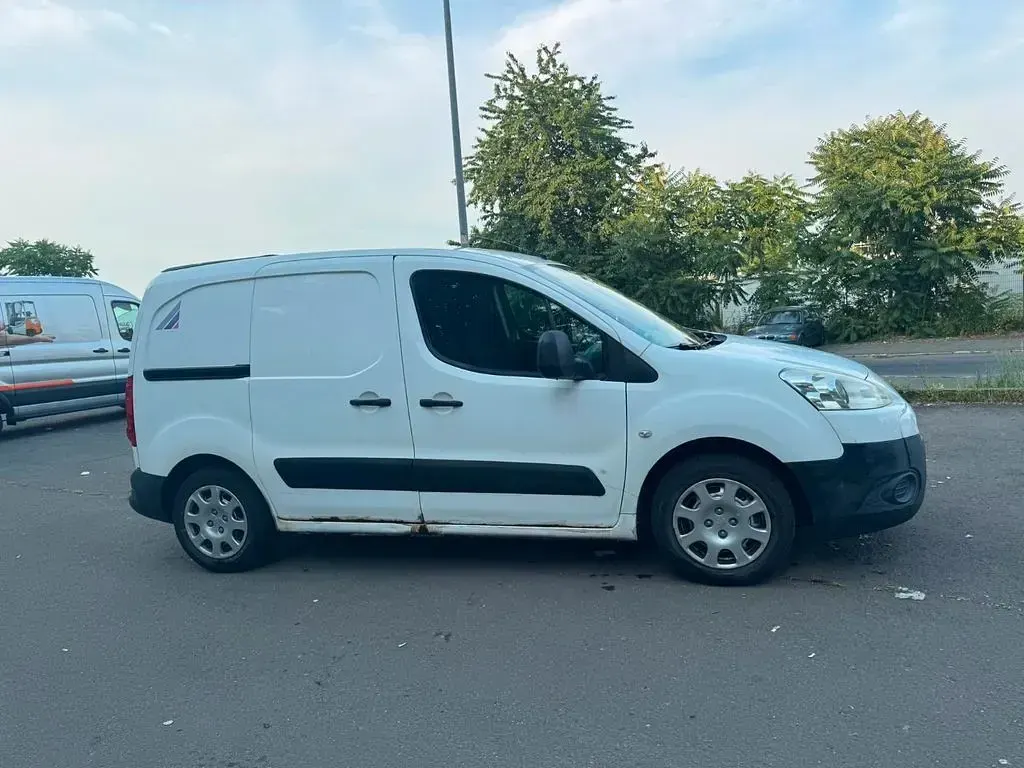 Gebraucht Peugeot Partner 90 PS (66 kW) 2010 Weiß Van / Kleinbus