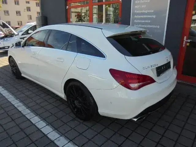 Gebraucht Mercedes CLA200 Shooting Brake 136 PS (100 kW) 2016 Weiß Kombi
