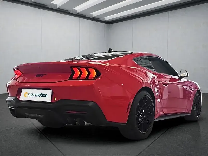 Neu Ford Mustang Fastback 446 PS (328 kW) 2025 Rot Coupé