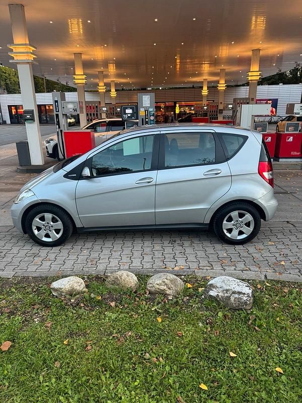 Gebraucht Mercedes A160 95 PS (69 kW) 2011 Silber Kleinwagen