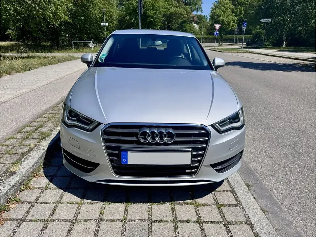 Gebraucht Audi A3 Ambiente 122 PS (89 kW) 2013 Silber Kleinwagen