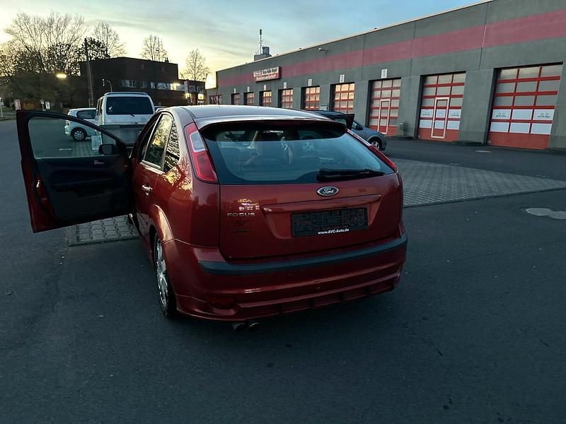 Second-hand Ford Focus 101 CP (74 kW) 2007 Andere farben Berlinǎ