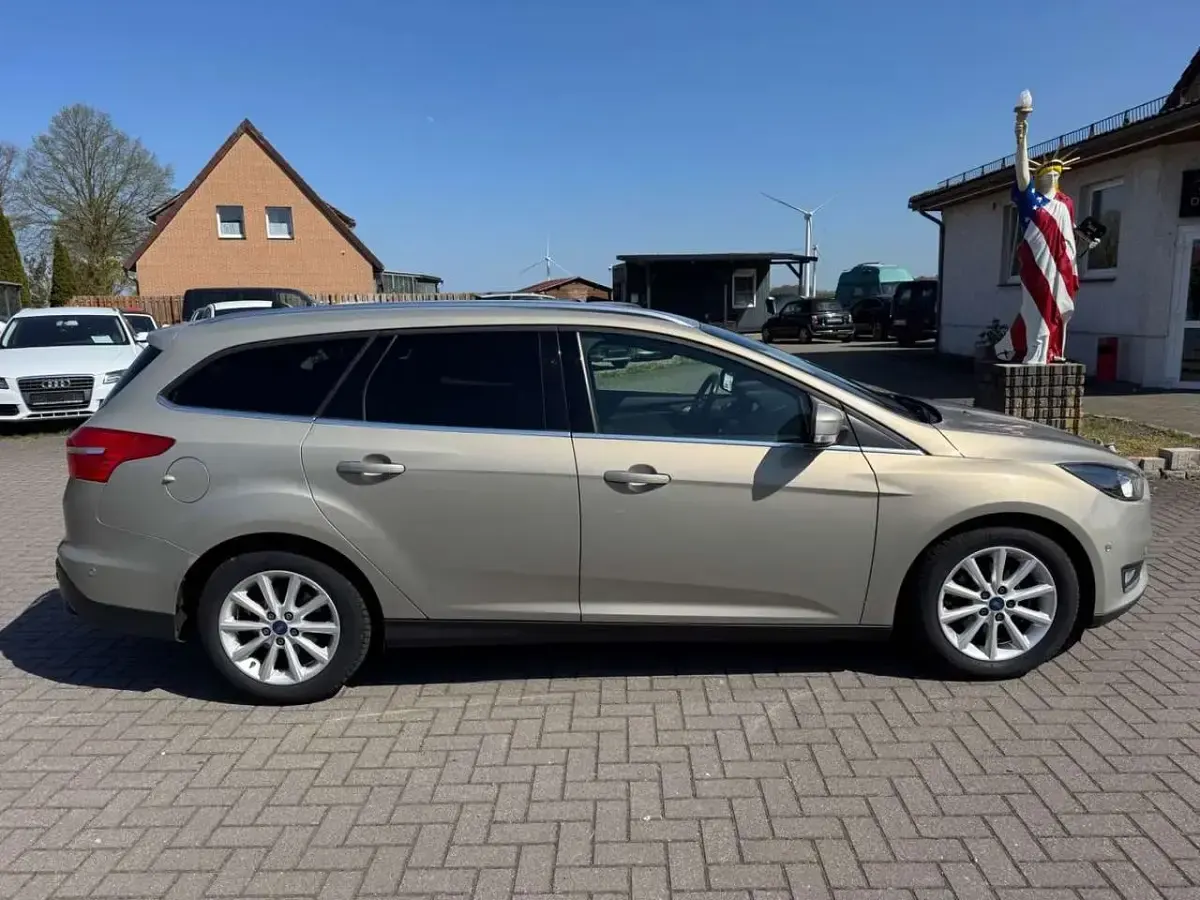 Używany Ford Focus Titanium 120 KM (88 kW) 2015 Srebrny Kombi