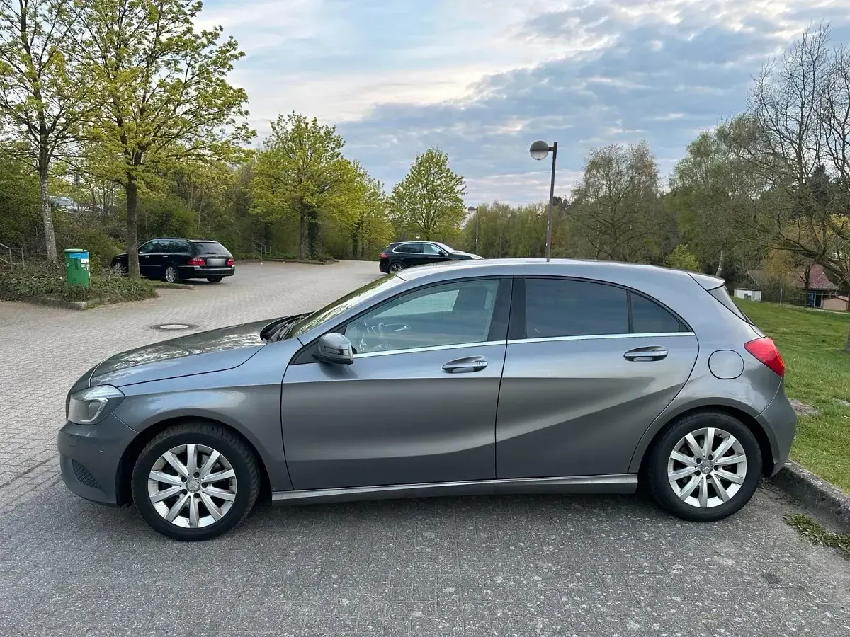 Gebraucht Mercedes A200 136 PS (100 kW) 2015 Grau Kleinwagen