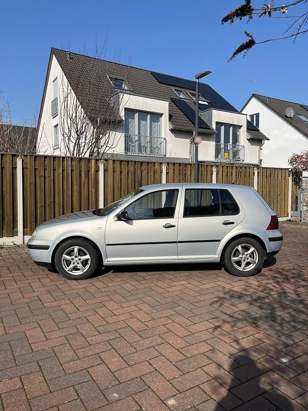 Gebraucht VW Golf IV 75 PS (55 kW) 2002 Silber Kleinwagen