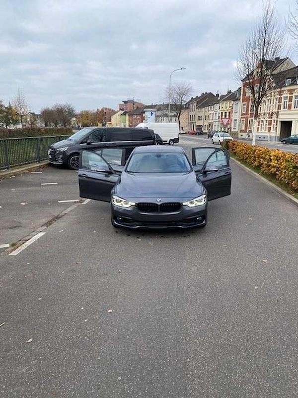 Mineralgrau metallic Gebraucht 2018 BMW 320 Advantage Limousine | 18.300 € (Guter Preis) - Bild 1/4