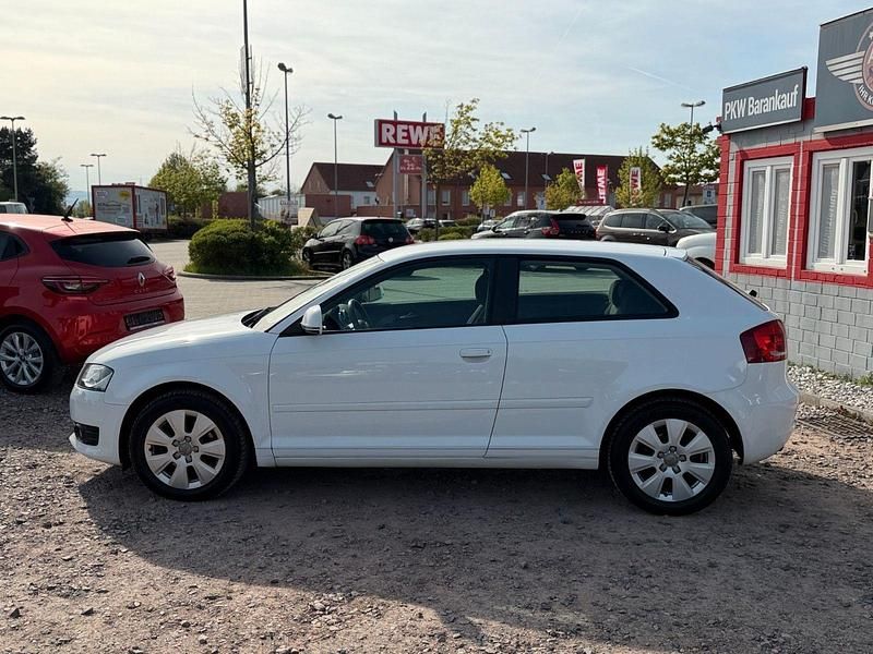 Gebraucht Audi A3 Attraction 105 PS (77 kW) 2011 Weiß Kleinwagen