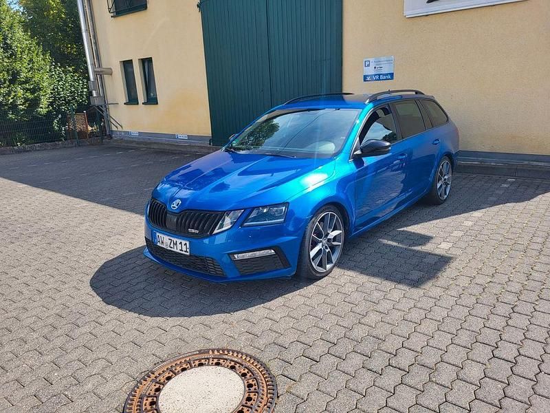 Blau Gebraucht 2019 Skoda Octavia RS Kombi | 21.500 € (Etwas zu teuer) - Bild 1/4