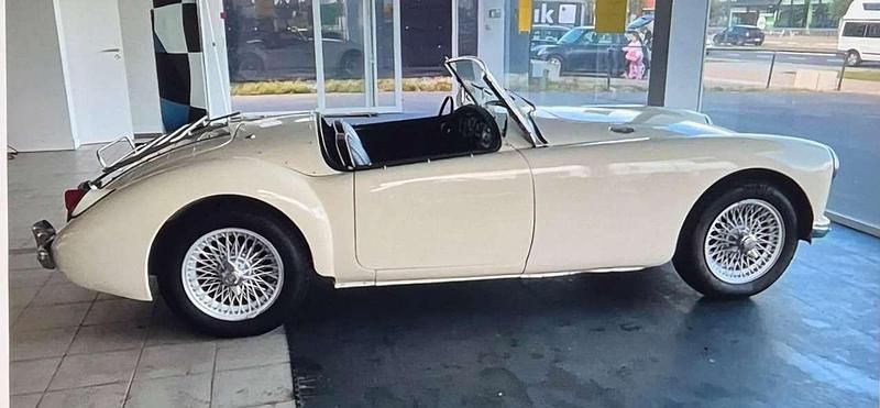 Weiß Gebraucht 1957 MG MGA Cabrio | 32.500 € - Bild 1/4