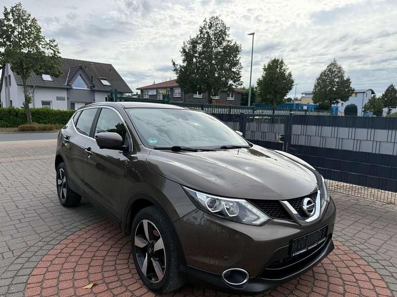 Braun Gebraucht 2016 Nissan Qashqai N-Connecta SUV | 9.750 € (Fairer Preis) - Bild 1/4