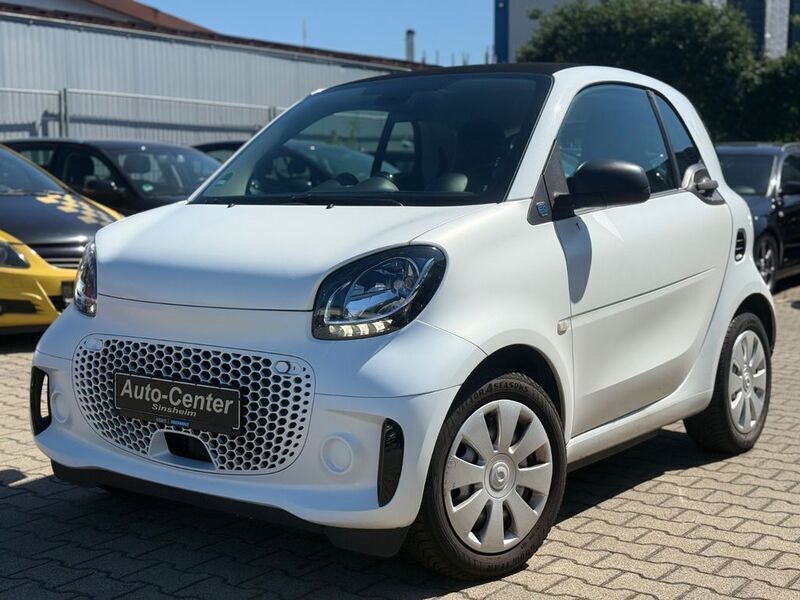 Weiß Gebraucht 2021 Smart ForTwo Electric Drive Coupé | 7.490 € (Etwas zu teuer) - Bild 1/4