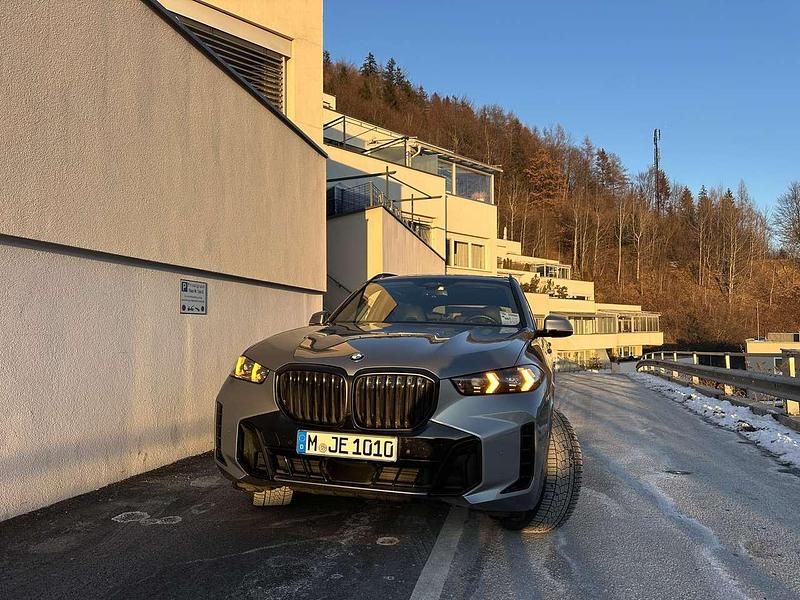 Grau Gebraucht 2024 BMW X5 SUV | 82.900 € (Guter Preis) - Bild 1/4