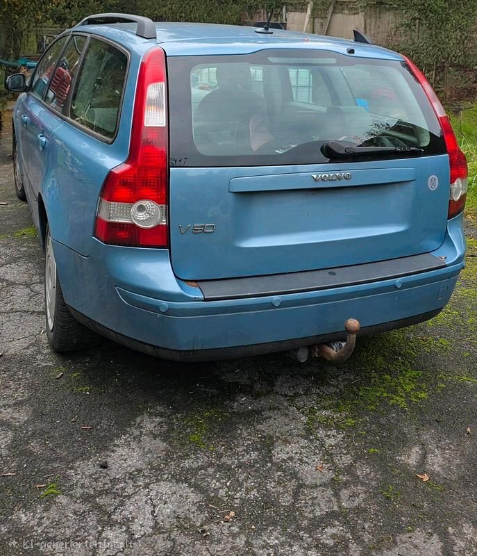 Blau Gebraucht 2004 Volvo V50 Kombi | 2.200 € (Etwas zu teuer) - Bild 1/4