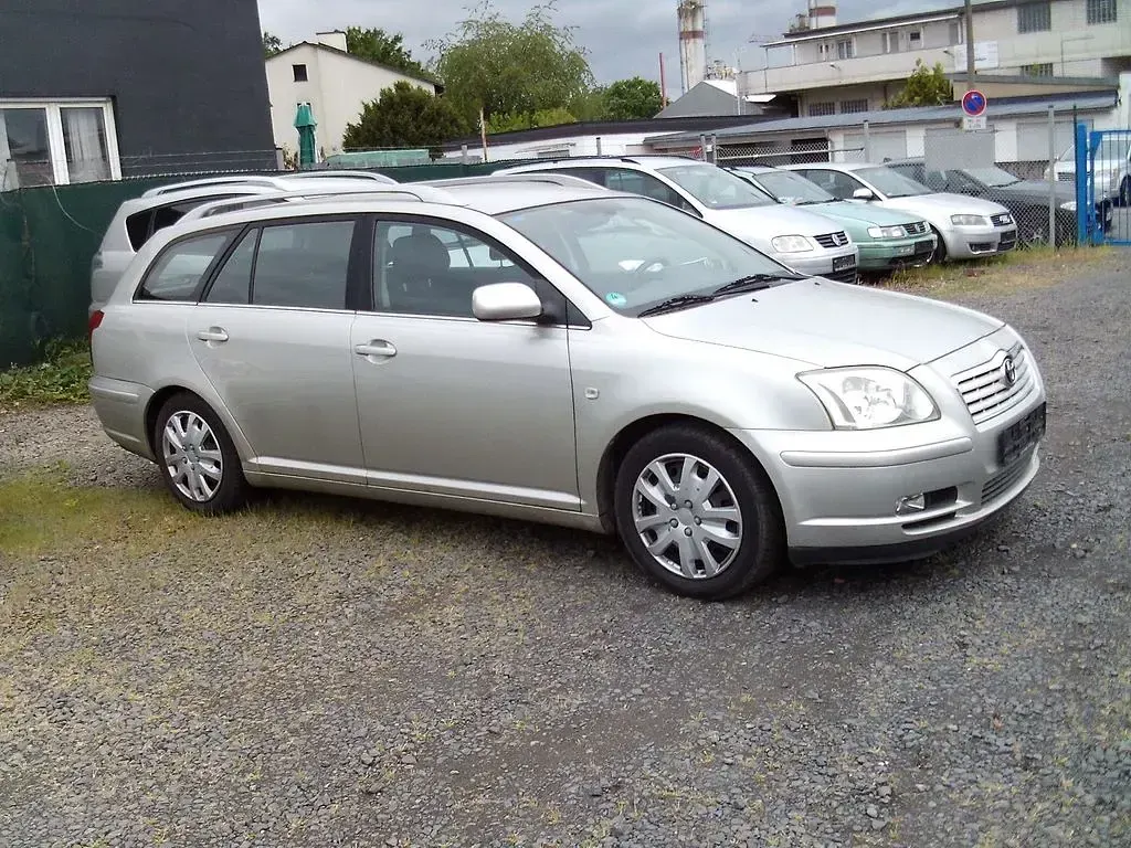 Gebraucht Toyota Avensis Sol 129 PS (94 kW) 2005 Silber Kombi