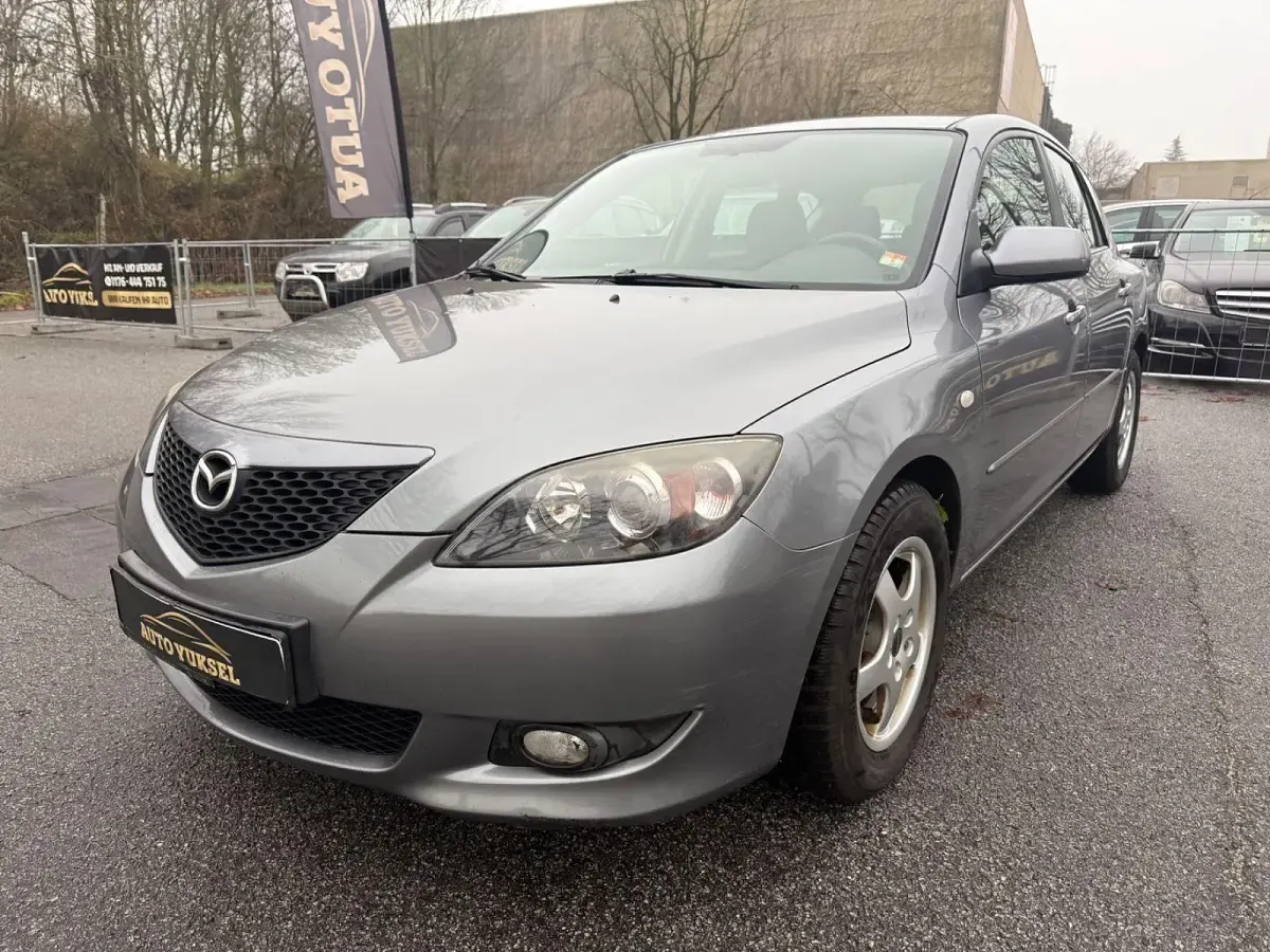 Używany Mazda 3 Comfort 105 KM (77 kW) 2004 Szary Sedan/Limuzyna