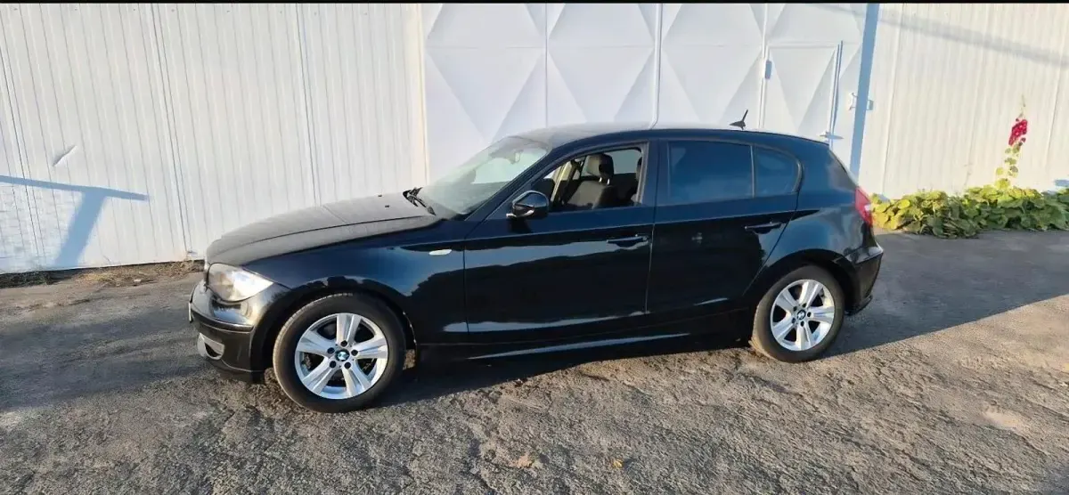 Gebraucht BMW 118 143 PS (105 kW) 2011 Schwarz Kleinwagen
