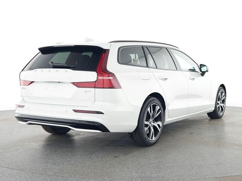 Gebraucht Volvo V60 Plus 197 PS (144 kW) 2025 Weiss Kombi