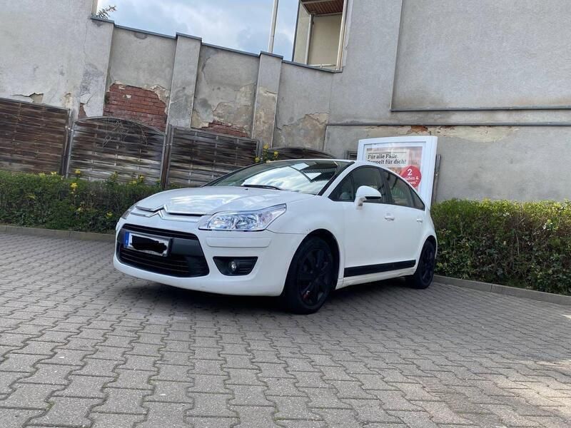 Weiß Gebraucht 2010 Citroën C4 Limousine | 1.599 € - Bild 1/4