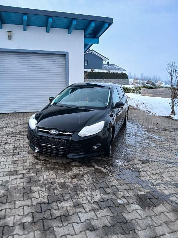 Schwarz Gebraucht 2010 Ford Focus Titanium Limousine | 2.250 € (Guter Preis) - Bild 1/4