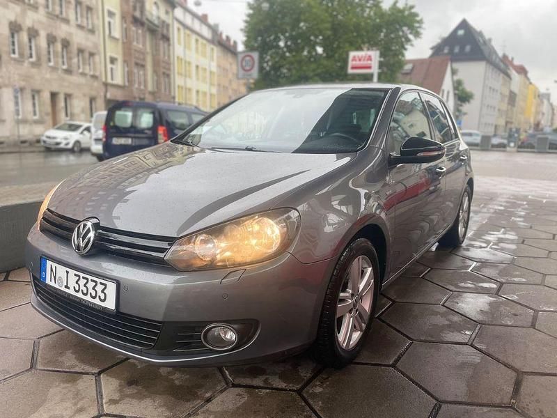 Grau Gebraucht 2012 VW Golf VI Match Limousine | 6.000 € (Guter Preis) - Bild 1/4