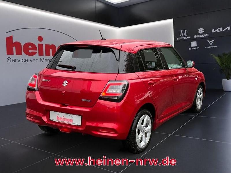 Gebraucht Suzuki Swift Comfort 83 PS (61 kW) 2025 Rot Kleinwagen