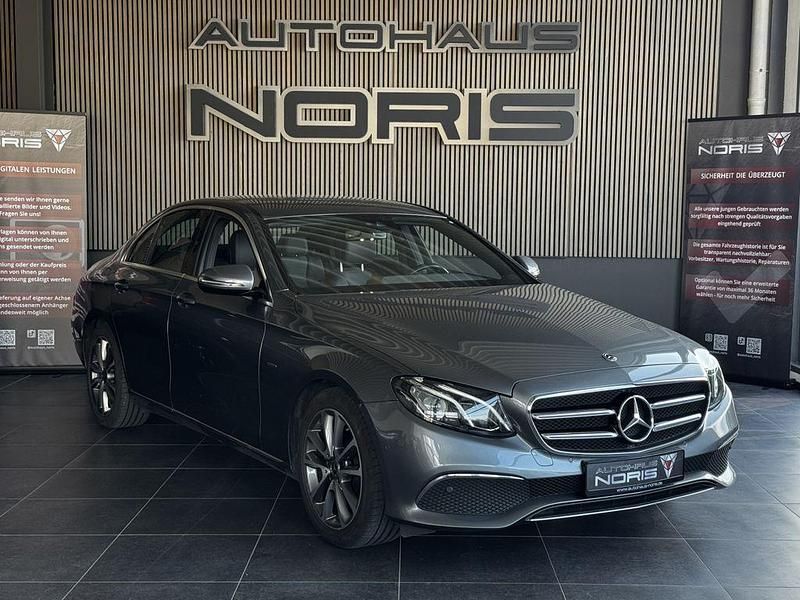 Grau Gebraucht 2019 Mercedes E200 Style Limousine | 26.950 € (Guter Preis) - Bild 1/4
