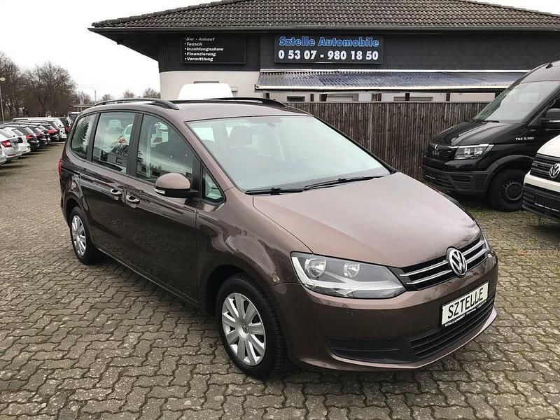 Gebraucht VW Sharan Trendline 150 PS (110 kW) 2011 Braun Van / Kleinbus