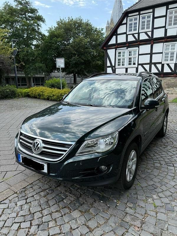 Grün Gebraucht 2010 VW Tiguan Track & Field SUV | 5.999 € (Fairer Preis) - Bild 1/4