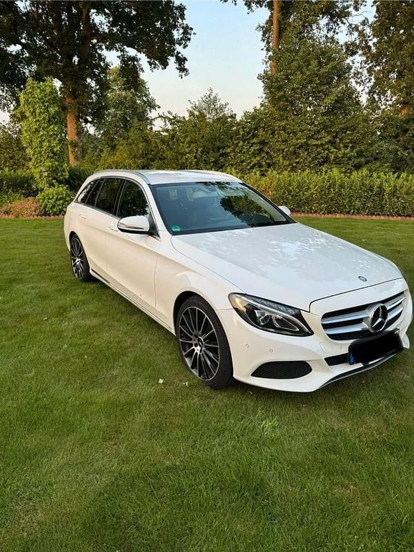 Weiß Gebraucht 2015 Mercedes C220 Avantgarde Kombi | 11.500 € (Guter Preis) - Bild 1/4