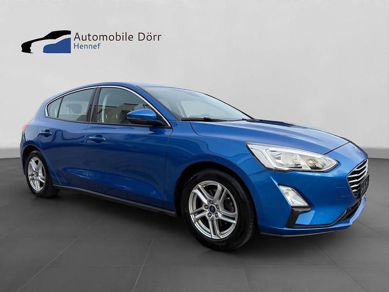 Blau Gebraucht 2018 Ford Focus Cool & Connect Limousine | 10.999 € (Fairer Preis) - Bild 1/4