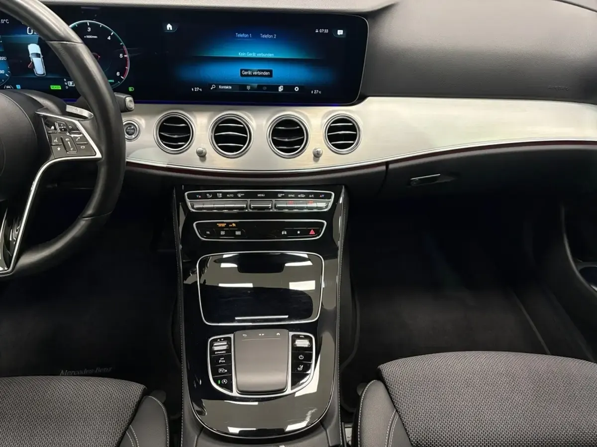 Gebraucht Mercedes E220 Avantgarde 147 PS (108 kW) 2022 Silber Kombi