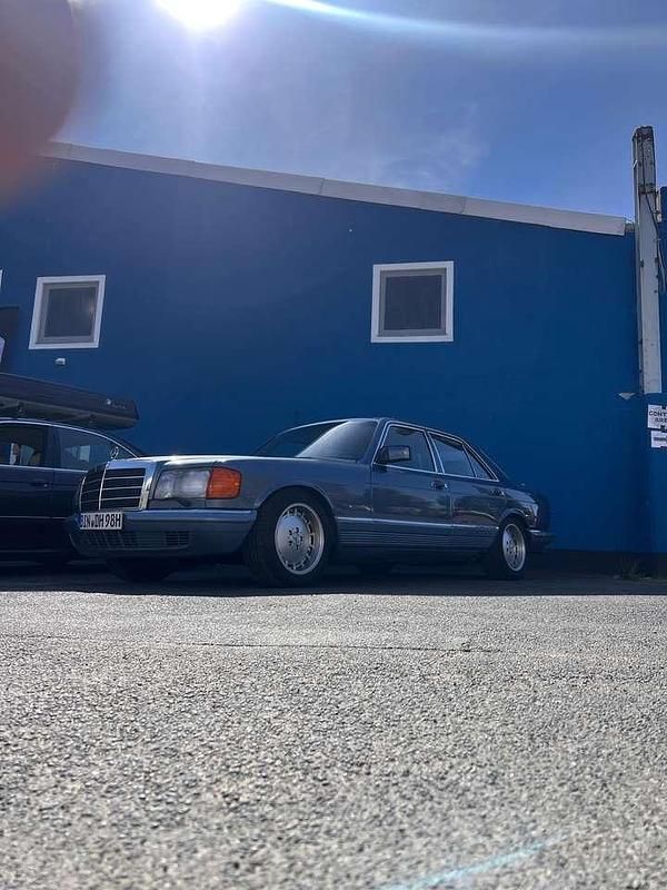 Blau Gebraucht 1981 Mercedes S500 Limousine | 14.500 € - Bild 1/4