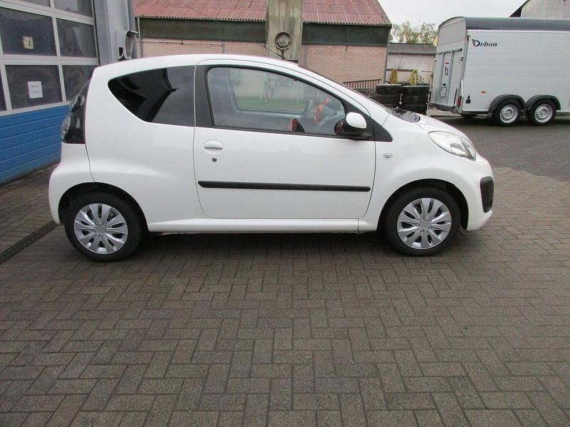 Gebraucht Citroën C1 SELECTION 68 PS (50 kW) 2013 Weiß Kleinwagen