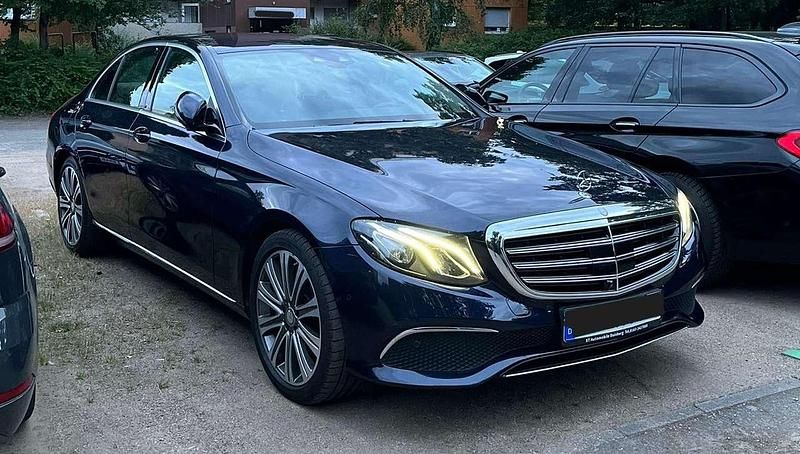 Gebraucht Mercedes E350 Exclusive 258 PS (189 kW) 2016 Blau Limousine
