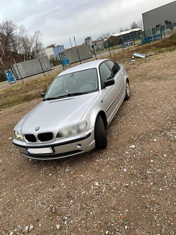 Silber Gebraucht 2003 BMW 316 Limousine | 900 € (Superpreis) - Bild 1/4