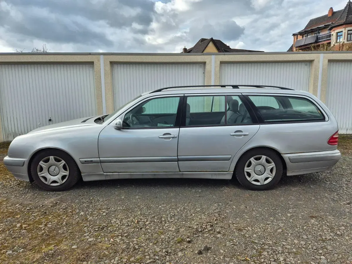 Gebraucht Mercedes E200 163 PS (119 kW) 2000 Silber Kombi