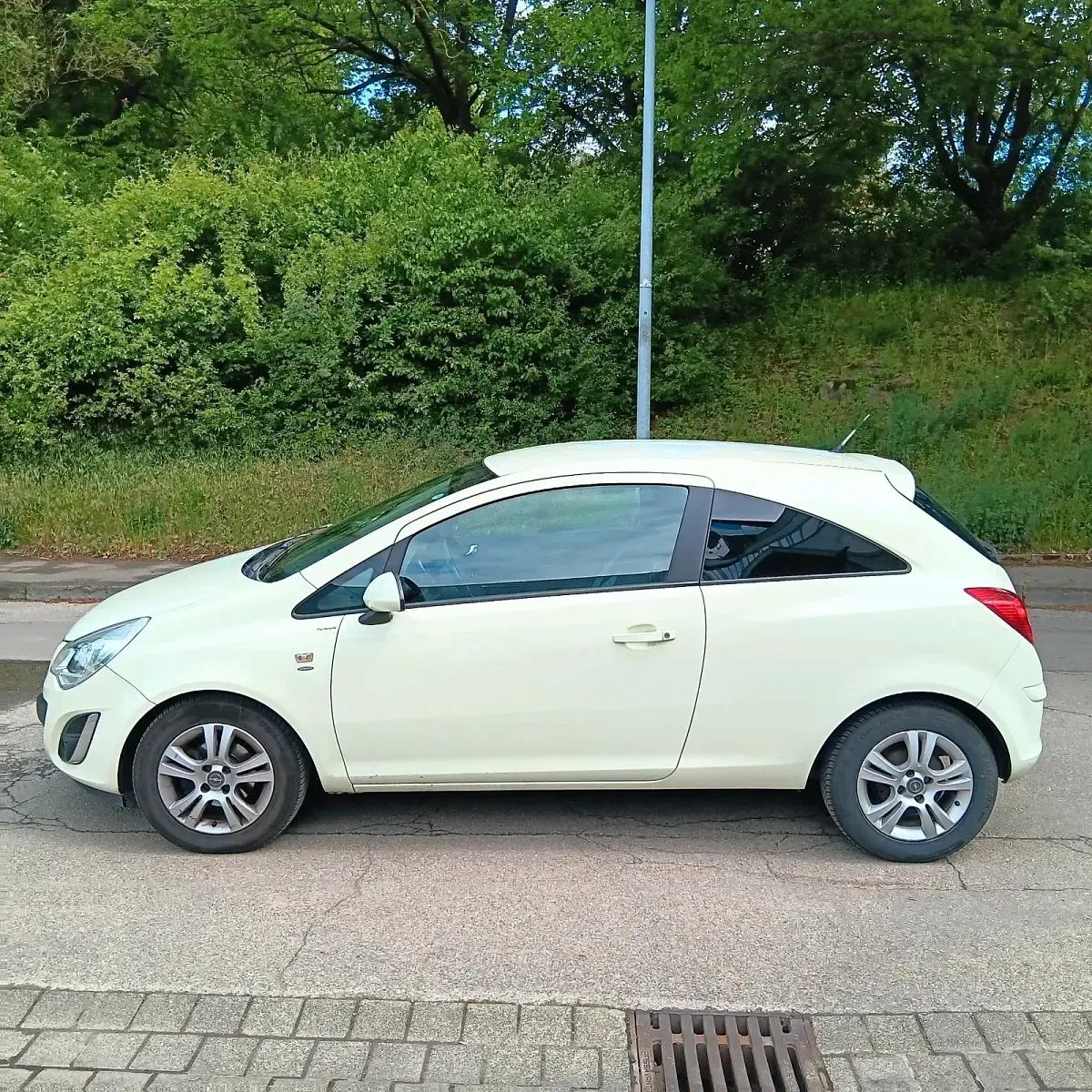 Używany Opel Corsa 87 KM (63 kW) 2011 Andere farben Hatchback