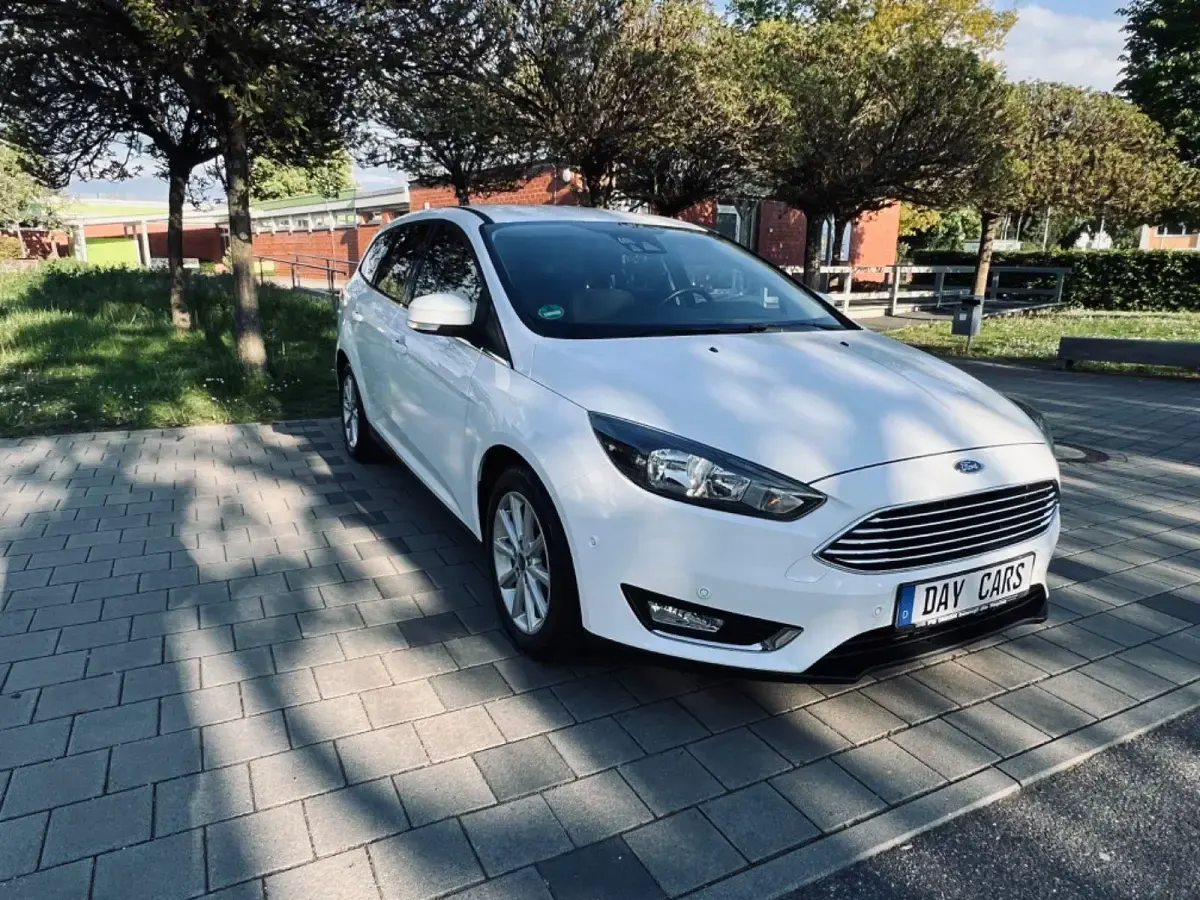 Gebraucht Ford Focus Titanium 150 PS (110 kW) 2017 Weiß Limousine