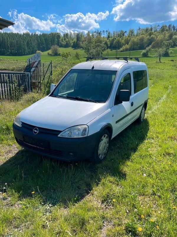 Weiß Gebraucht 2005 Opel Combo Van / Kleinbus | 1.999 € (Fairer Preis) - Bild 1/4