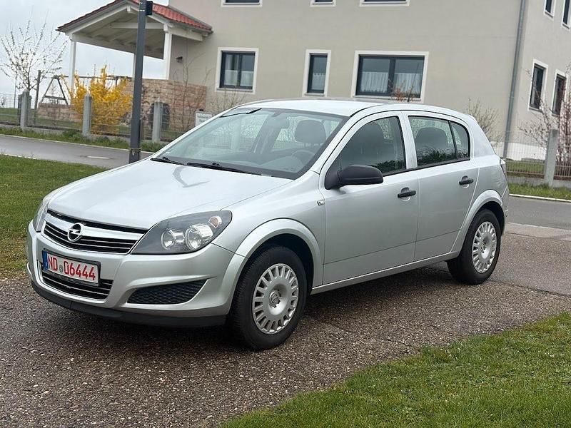 Gebraucht Opel Astra 90 PS (66 kW) 2009 Silber Limousine