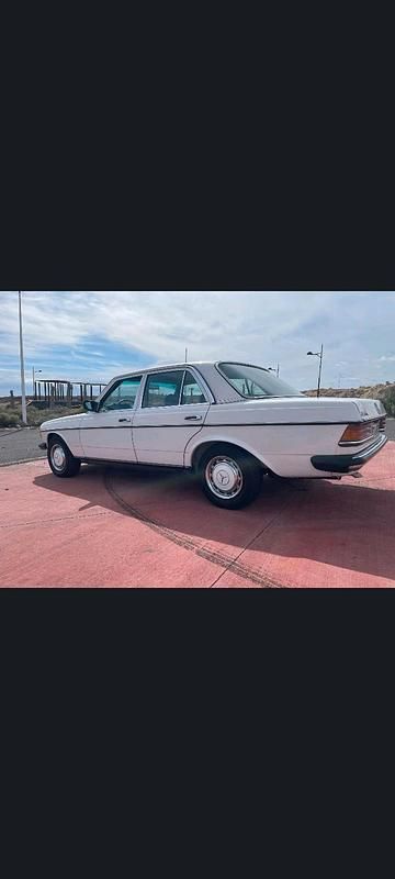 Gebraucht Mercedes 300 88 PS (64 kW) 1981 Weiß Limousine