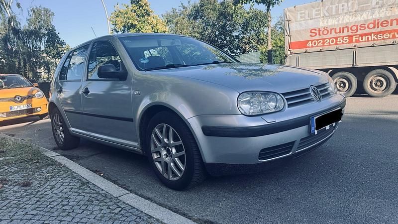 Silber Gebraucht 2000 VW Golf IV Limousine | 950 € (Superpreis) - Bild 1/4